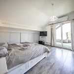 Zenitude - Indoor Pool & Jacuzzi Jezainville