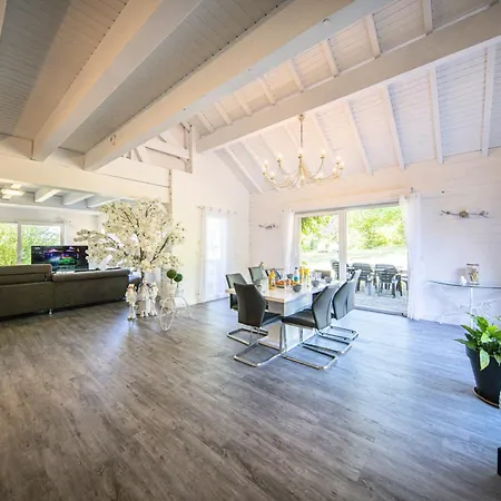Zenitude - Indoor Pool & Jacuzzi Jezainville