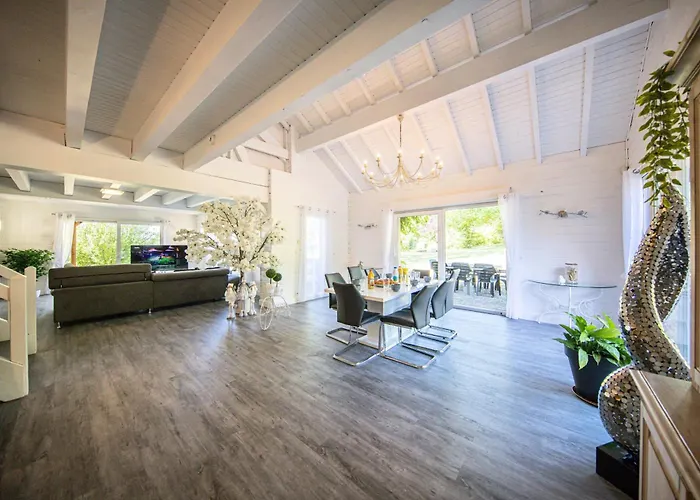 Zenitude - Indoor Pool & Jacuzzi Jezainville