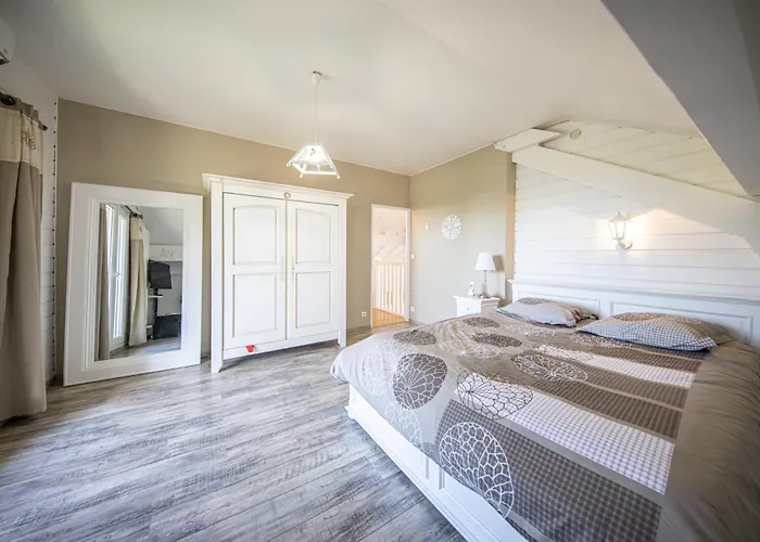 Zenitude - Indoor Pool & Jacuzzi