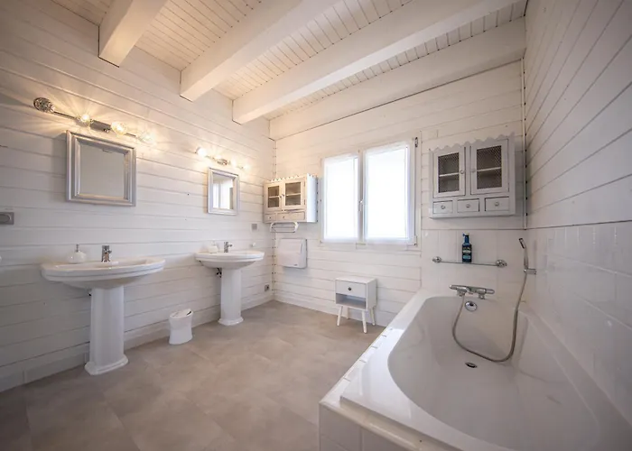 Zenitude - Indoor Pool & Jacuzzi Jezainville