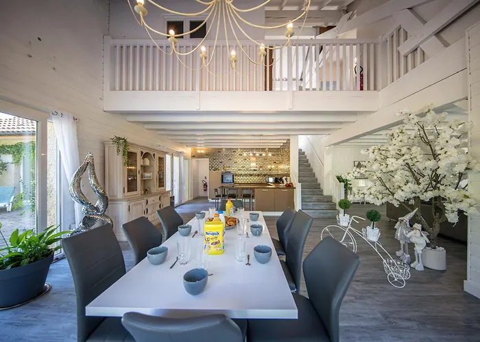 Zenitude - Indoor Pool & Jacuzzi * Jezainville